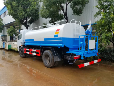東風(fēng)5噸灑水車(chē) 環(huán)衛(wèi)車(chē)輛的卓越選擇