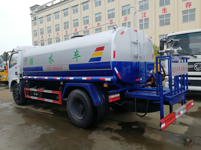 東風多利卡10方灑水車 一款多功能的市政搶險與環(huán)衛(wèi)主力車型